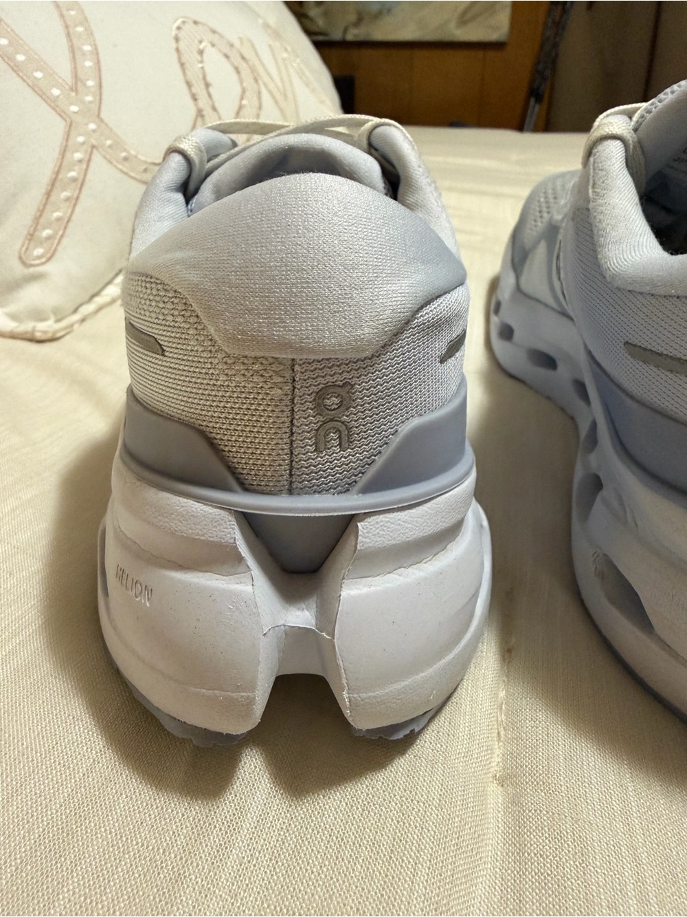 On Cloudrunner 3 Road Running woman’s size 9 - Picture 14 of 16